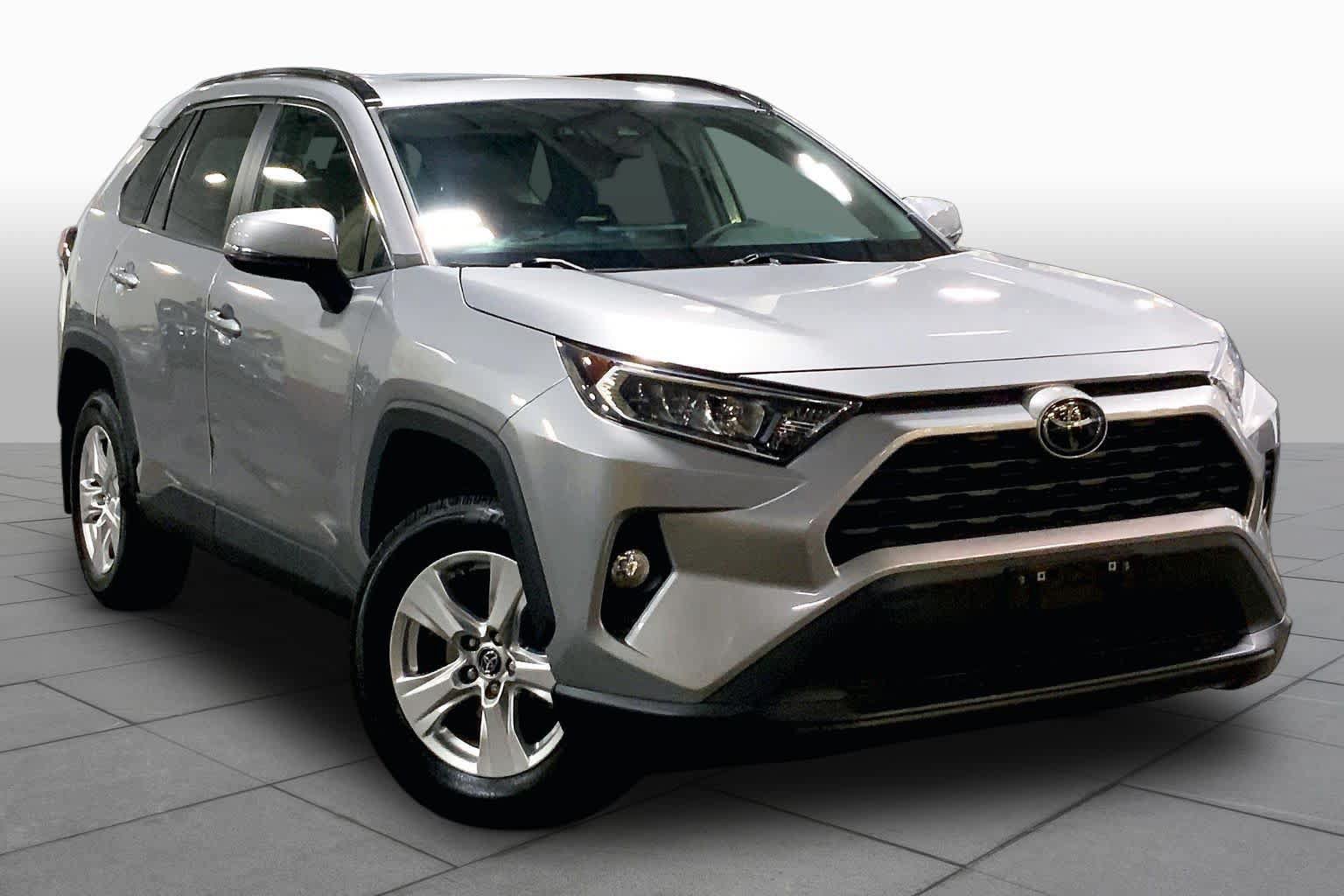 Used 2020 Toyota RAV4 XLE w/ Convenience Package AWD/4WD image 3