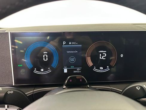 Used 2025 Hyundai Santa Fe SEL image 17