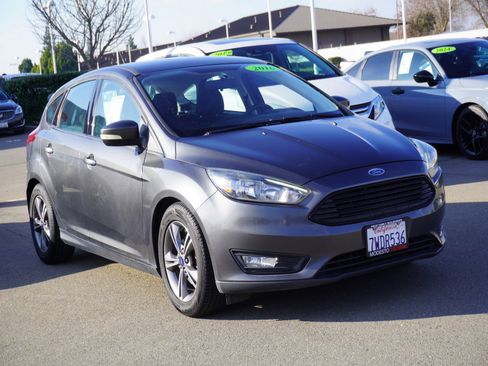 Used 2016 Ford Focus SE image 1