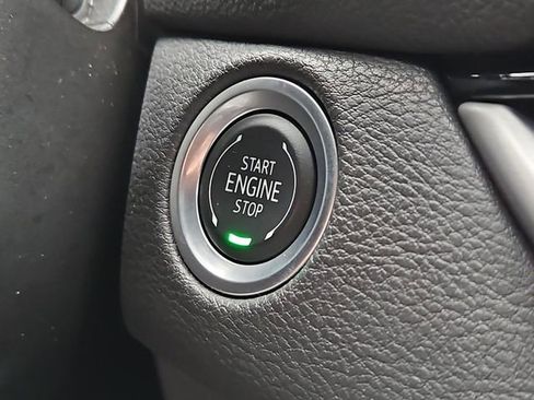 Certified 2025 Cadillac XT4 Premium Luxury image 20