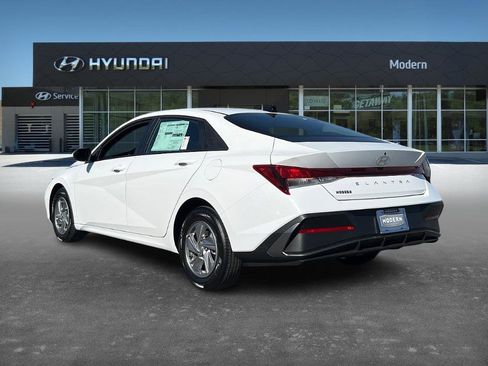 New 2026 Hyundai Elantra SE w/ Cargo Package image 4