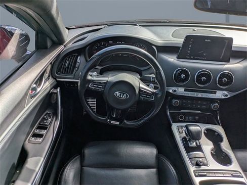 Used 2018 Kia Stinger GT2 image 15