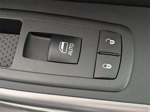 Used 2019 Jeep Cherokee Limited w/ Technology Group image 36