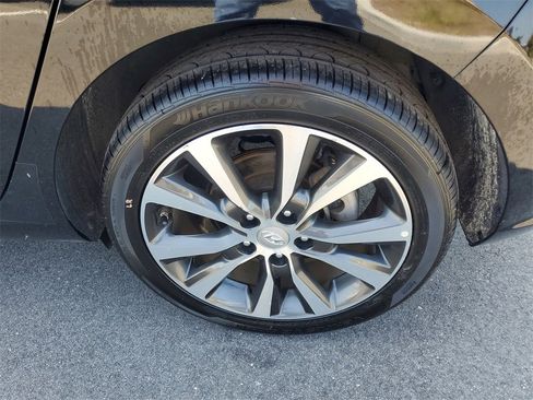 Used 2020 Hyundai Elantra GT image 7
