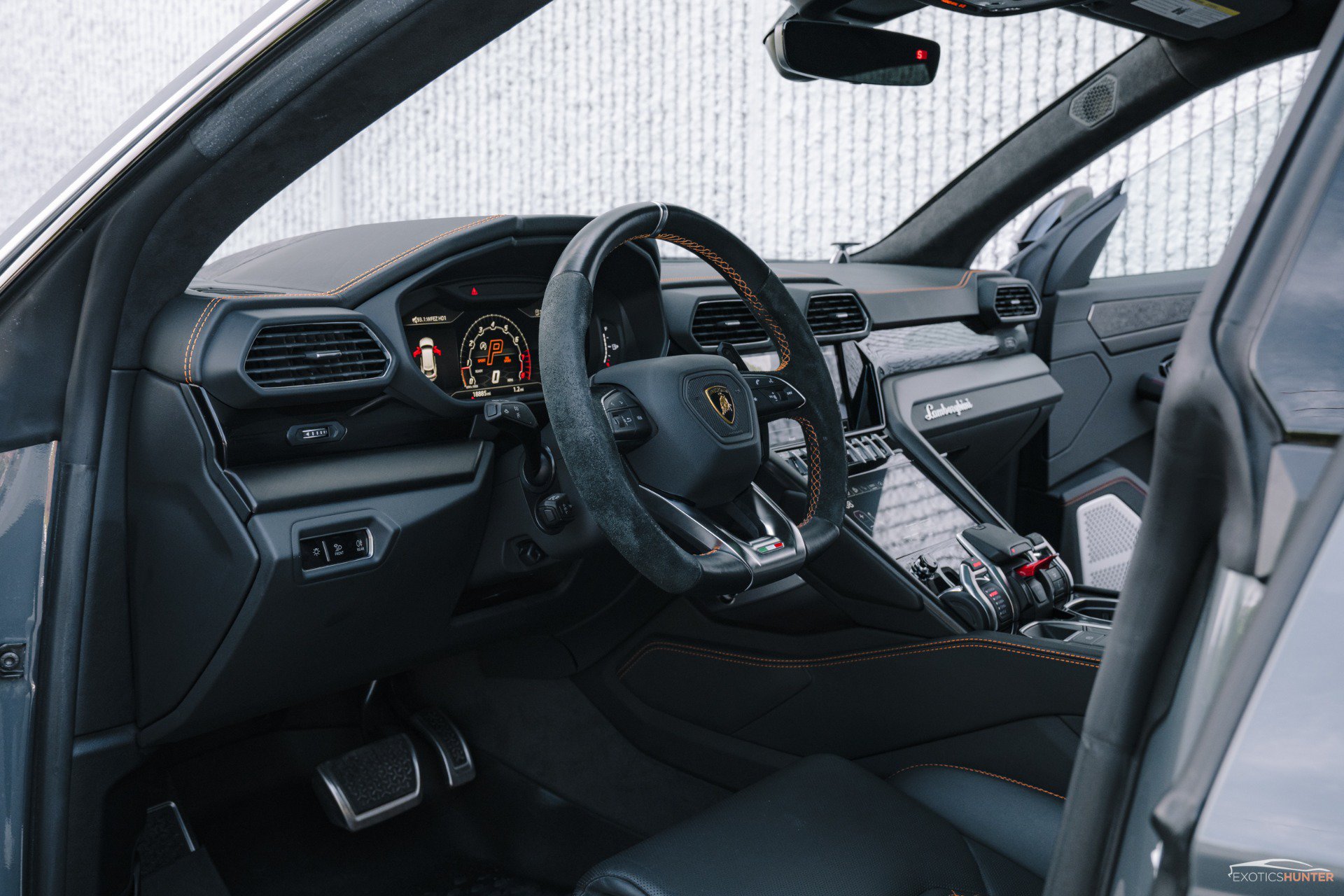 Used 2022 Lamborghini Urus AWD/4WD image 2