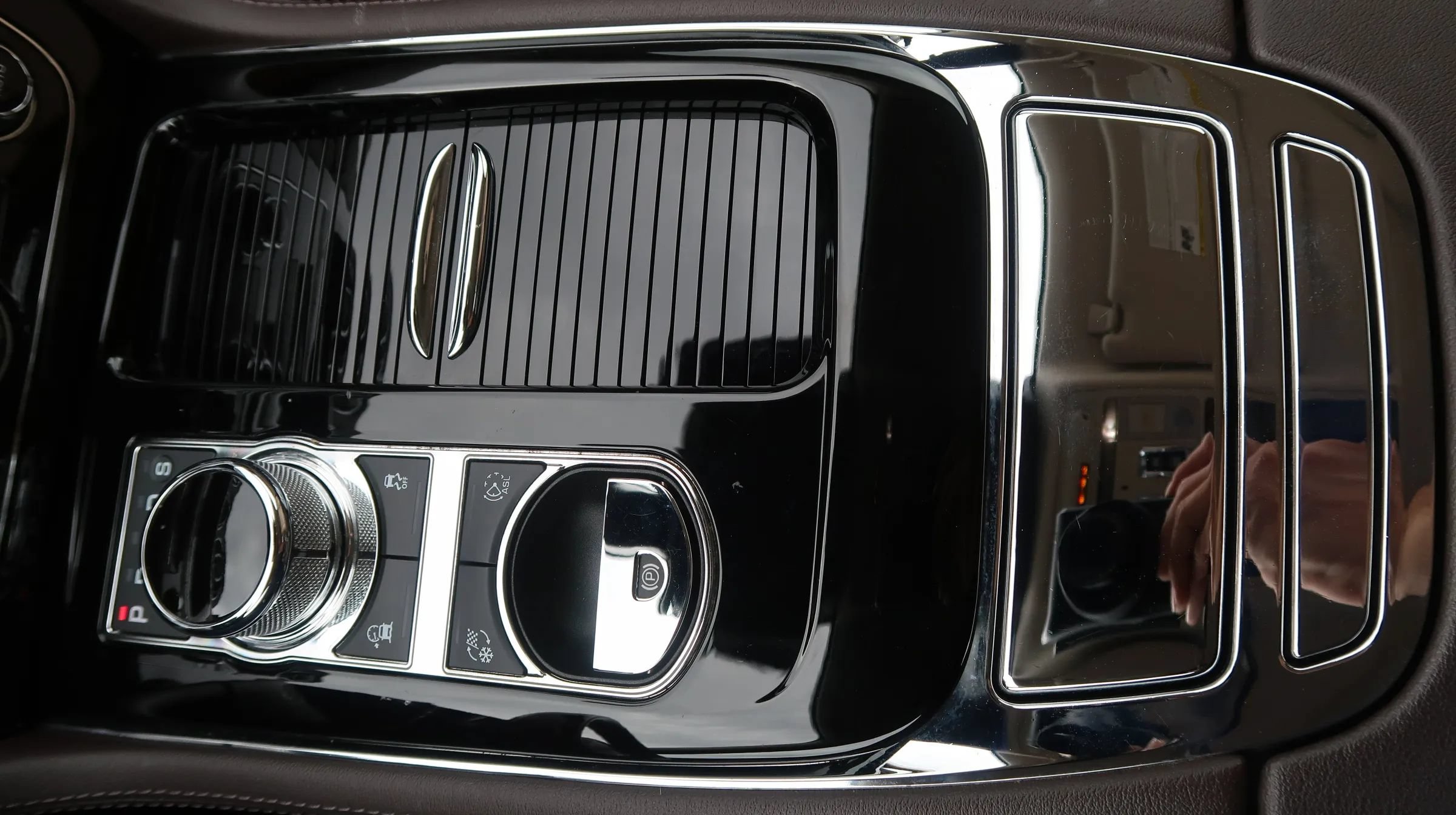 Used 2019 Jaguar XJ R-Sport RWD image 31