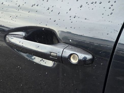 Used 2018 Kia Niro EX Premium image 13