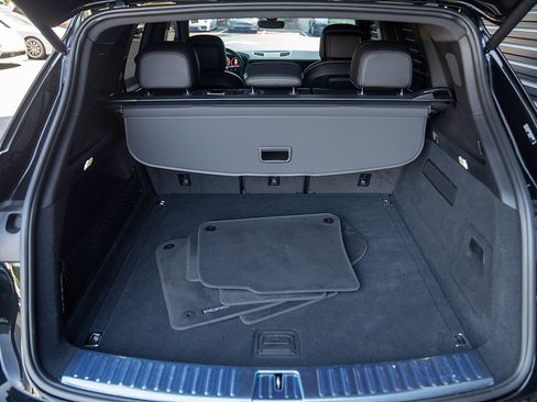 Certified 2025 Porsche Cayenne AWD/4WD image 21