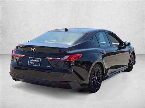 Used 2025 Toyota Camry SE FWD image 5