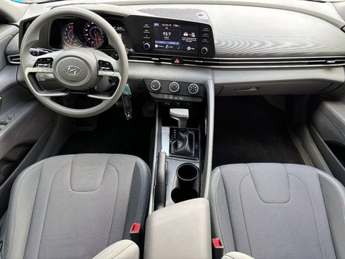 Used 2023 Hyundai Elantra SE image 11