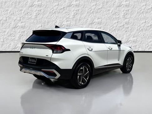 Used 2023 Kia Sportage LX FWD image 3