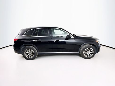 Used 2024 Mercedes-Benz GLC 300 4MATIC image 2