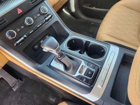 Certified 2024 Kia Carnival LX image 14