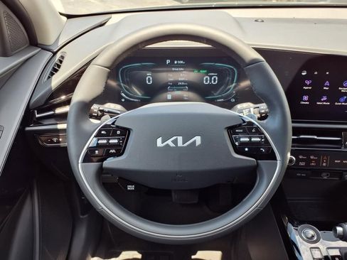 New 2025 Kia Niro SX image 14