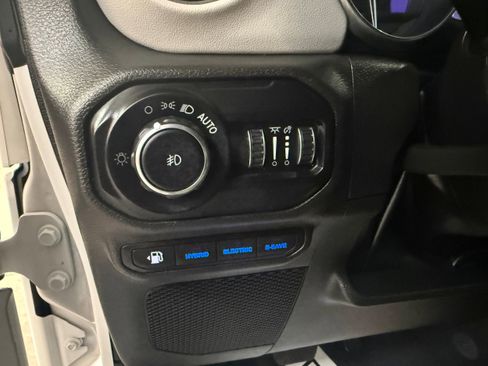 Used 2022 Jeep Wrangler Unlimited Sahara AWD/4WD image 26