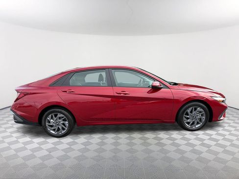 Used 2024 Hyundai Elantra SEL FWD image 4