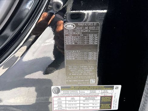 Certified 2025 Land Rover Discovery S AWD/4WD image 17