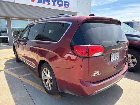 Used 2017 Chrysler Pacifica Touring-L Plus w/ Advanced Safetytec Group image 3