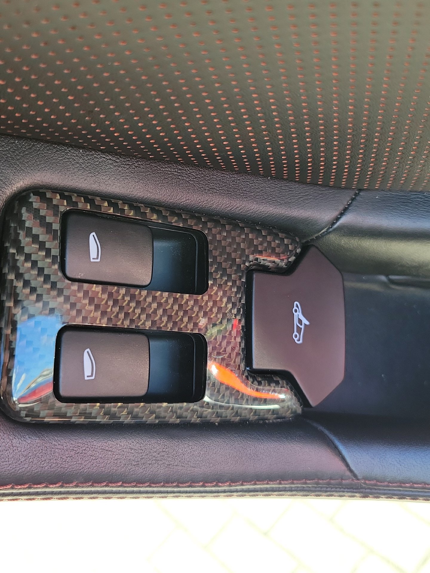 Used 2015 McLaren 650S Spider RWD image 17