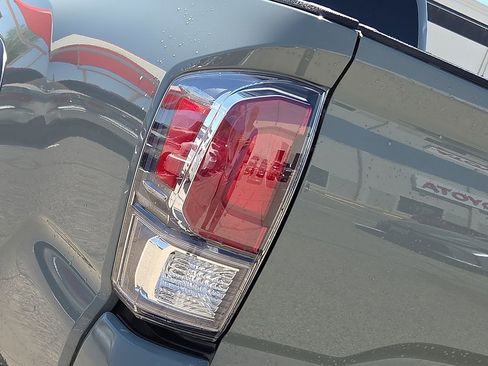 Used 2023 Toyota Tacoma TRD Off-Road w/ Technology Package RWD image 11