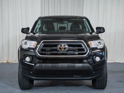 Used 2022 Toyota Tacoma SR5 AWD/4WD image 2