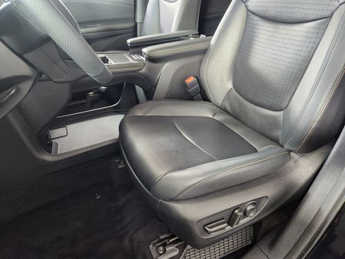 Used 2025 Toyota Sienna XLE Woodland Edition image 12