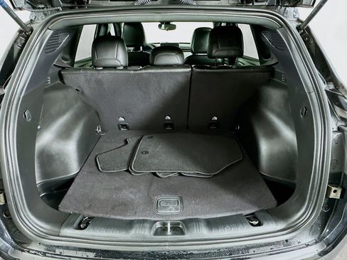 Used 2023 Jeep Compass Latitude image 28