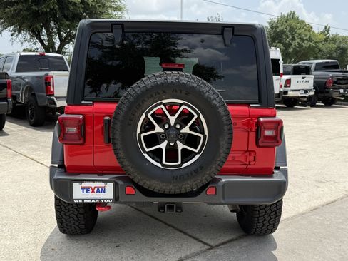 Used 2024 Jeep Wrangler Unlimited Rubicon AWD/4WD image 6