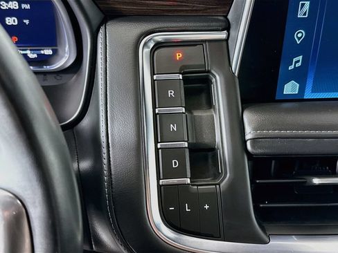 Used 2023 Chevrolet Tahoe Z71 w/ Z71 Off-Road Package AWD/4WD image 17