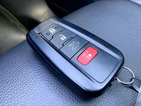 Used 2023 Toyota Highlander XLE image 15