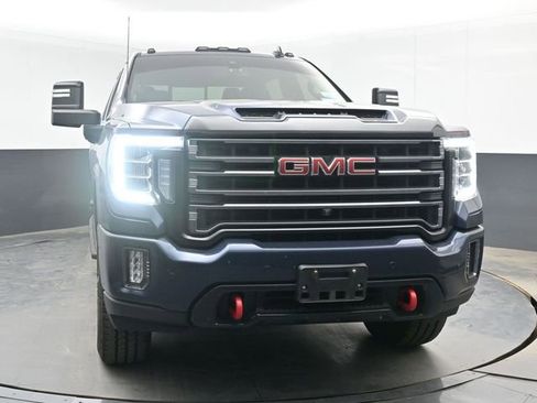 Used 2022 GMC Sierra 2500 AT4 w/ AT4 Preferred Package AWD/4WD image 3