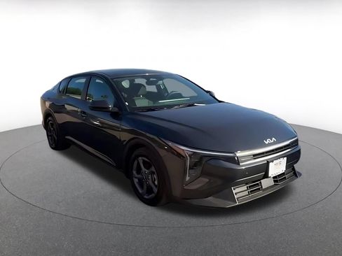 Used 2025 Kia K4 FWD image 3