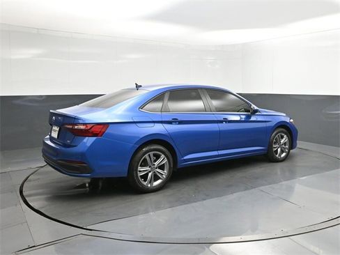 Certified 2022 Volkswagen Jetta SE image 15