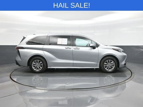 Certified 2024 Toyota Sienna LE image 8