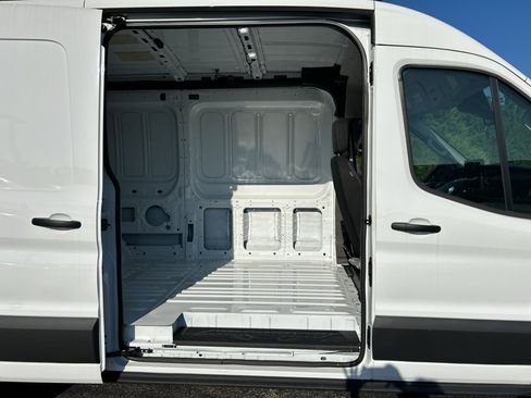 New 2026 Ford Transit 250 148 Medium Roof RWD image 12