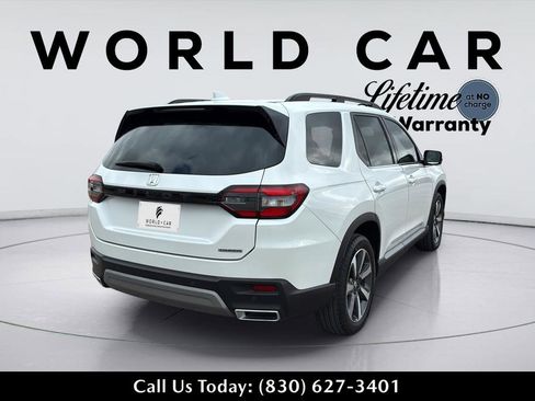 Used 2023 Honda Pilot Touring image 17
