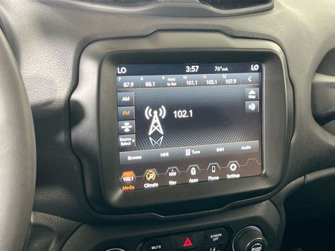 Used 2022 Jeep Renegade Latitude AWD/4WD image 15