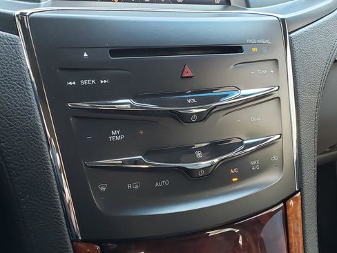Used 2014 Lincoln MKS w/ Equipment Group 101A FWD image 24
