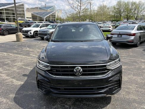 Used 2024 Volkswagen Tiguan SE R-Line image 2