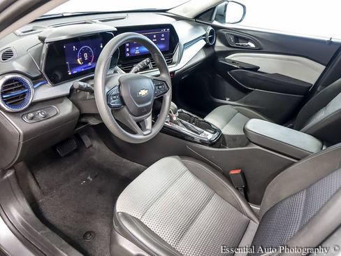 Used 2025 Chevrolet Trax LT FWD image 10