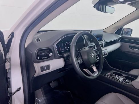 Used 2025 Honda Pilot EX-L image 11