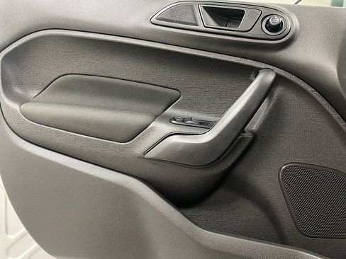 Used 2017 Ford Fiesta SE image 9