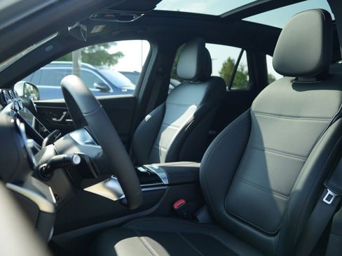 Used 2026 Mercedes-Benz GLC 300 4MATIC image 38