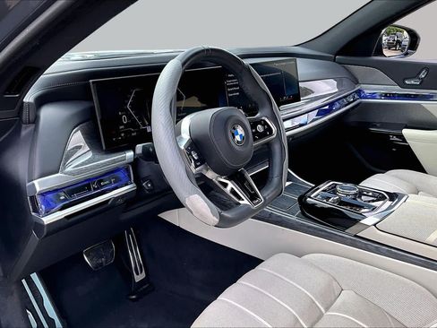 Used 2023 BMW 760i xDrive w/ Executive Package AWD/4WD image 16