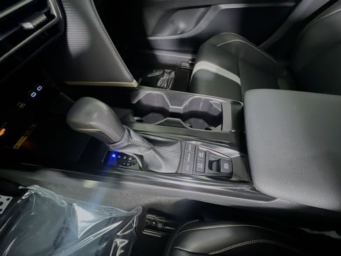 Used 2025 Toyota Camry SE w/ Convenience Package image 25