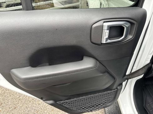 Used 2020 Jeep Wrangler Unlimited Sahara AWD/4WD image 10