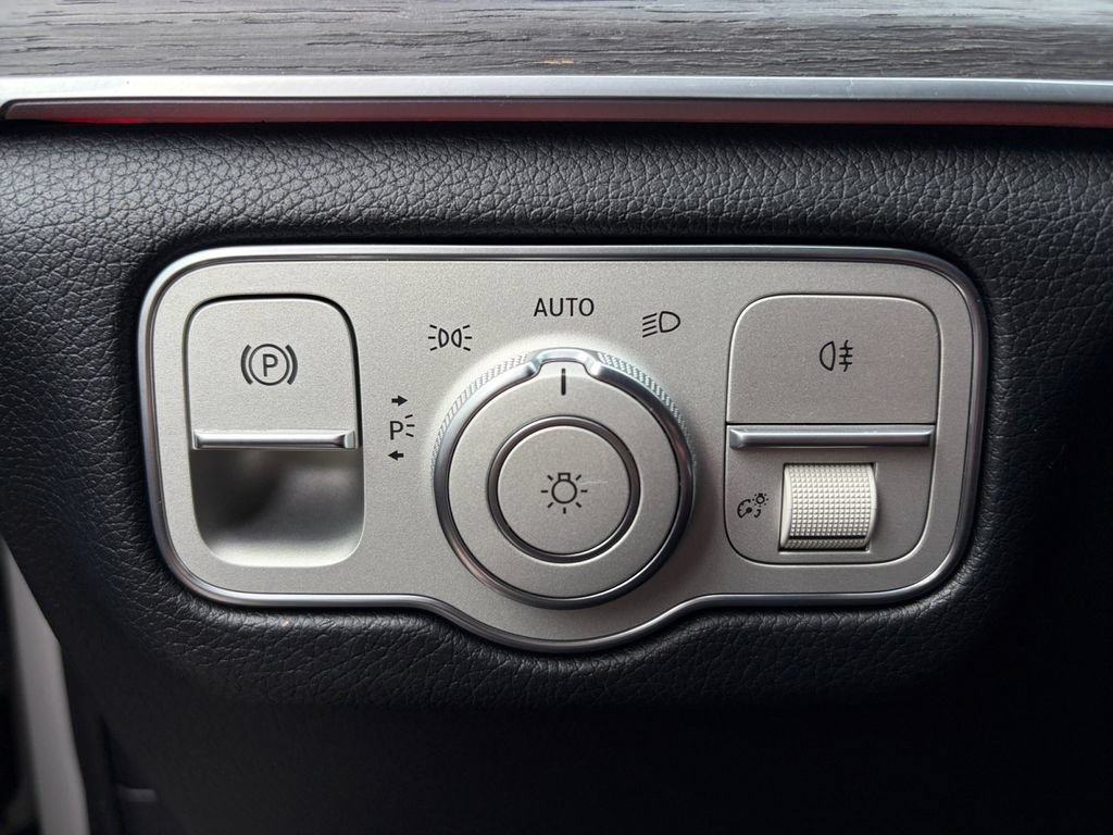Used 2022 Mercedes-Benz GLE 350 4MATIC w/ Premium Package image 24