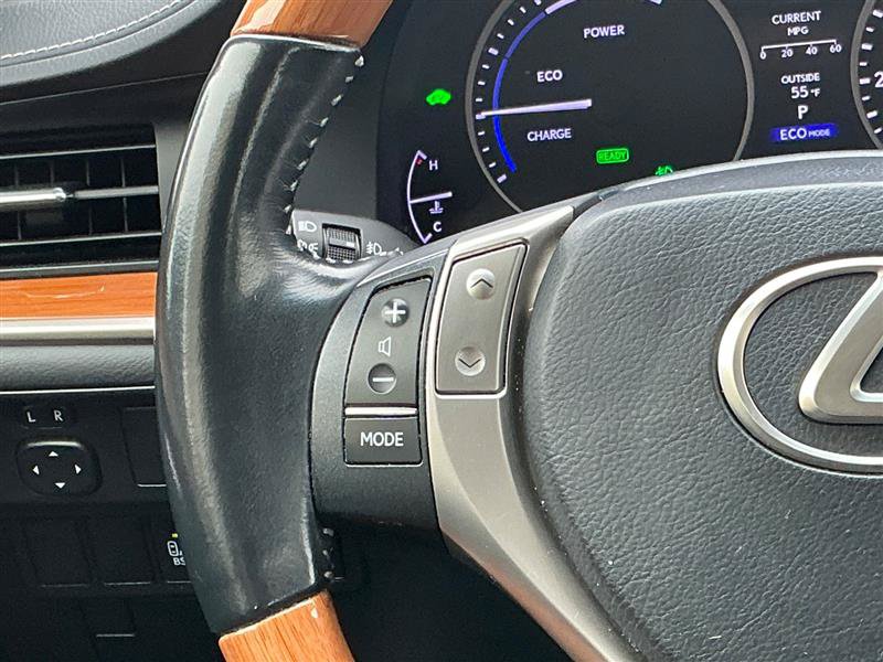 Used 2014 Lexus ES 300h w/ Luxury Package w/Bamboo Trim FWD image 41