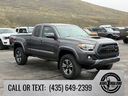 Used 2016 Toyota Tacoma TRD Sport w/ Towing Package AWD/4WD image 8