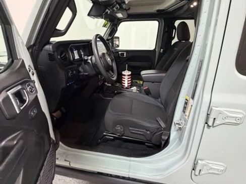 Used 2024 Jeep Wrangler Unlimited Rubicon 4xe AWD/4WD image 15